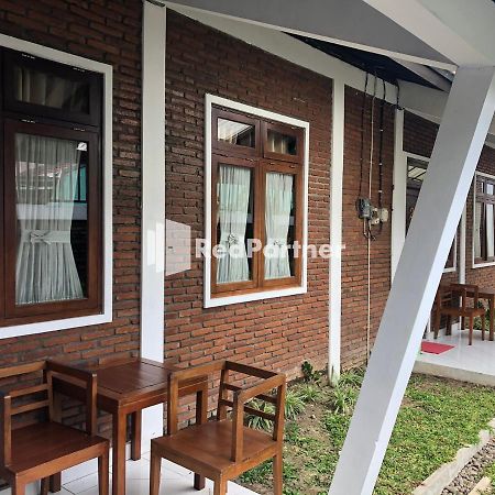 Rifka Annisa Guesthouse Syariah Redpartner Yogyakarta Exterior foto