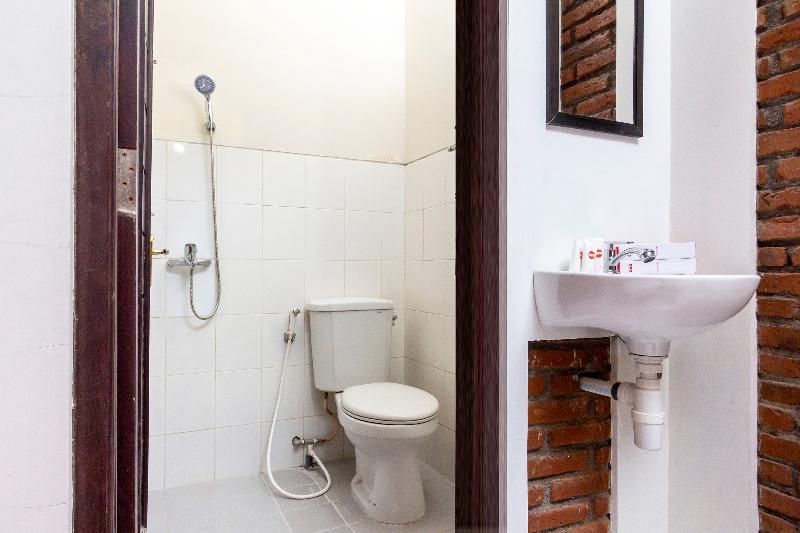 Rifka Annisa Guesthouse Syariah Redpartner Yogyakarta Exterior foto